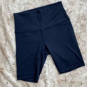 Lululemon Navy Wunder Train High Rise Biker Short 8" size 6